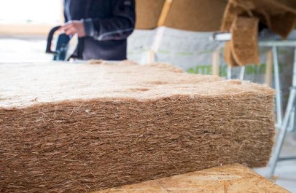 Thermo jute is available in batt-form in a range of thicknesses from 30mm-220mm and two widths of 375mm and 580mm