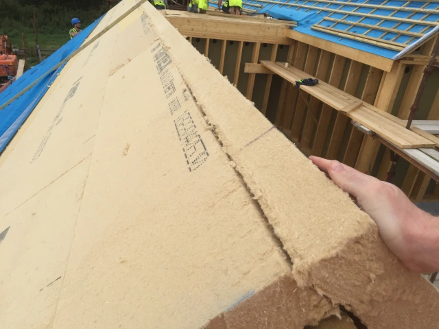 The ridge of a roof insulated with Gutex Multitherm woodfibre.
