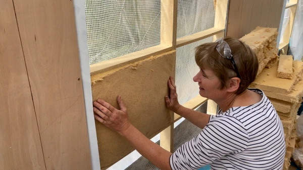 Gutex Thermoflex wood fibre insulation is added between the frame’s ribs.
