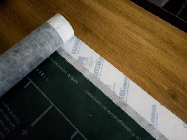 Fig. 13 g. Contega Solido SL pre-applied to Dasatop membrane for easier sealing at the eaves board