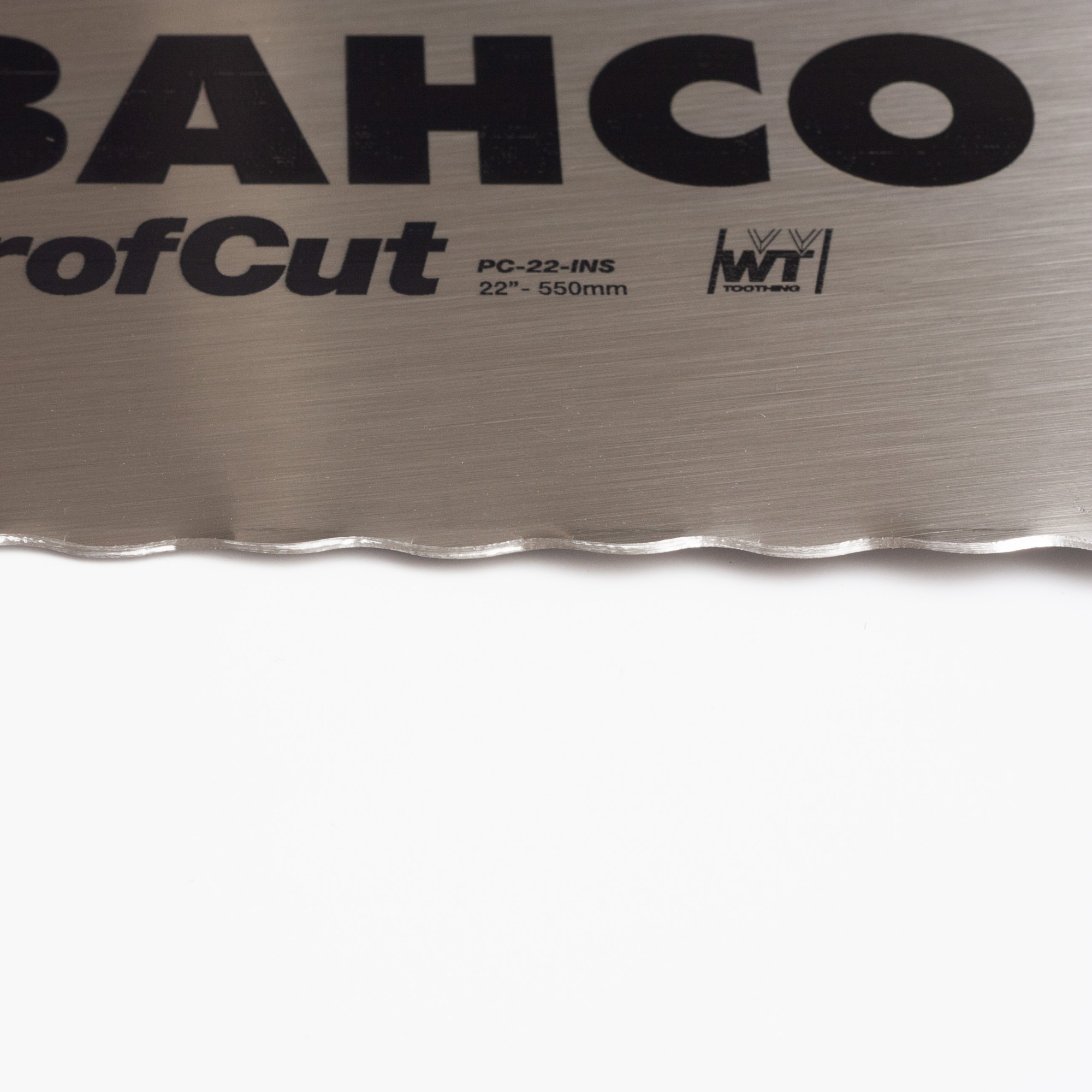 Wave toothed cutting edge