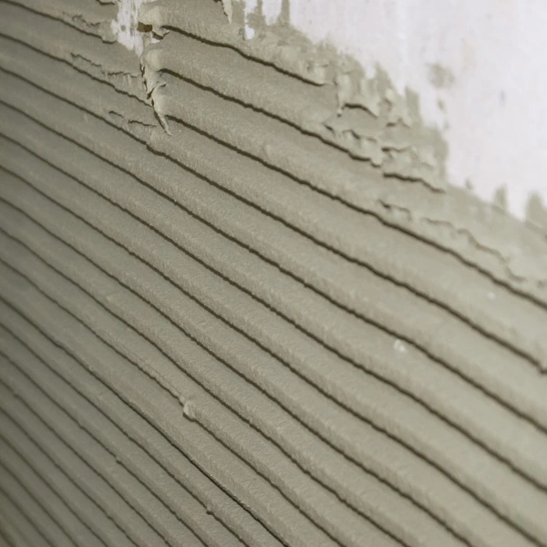 Clima Redboard Pro Adhesive mortar applied with a comb/serrated trowel