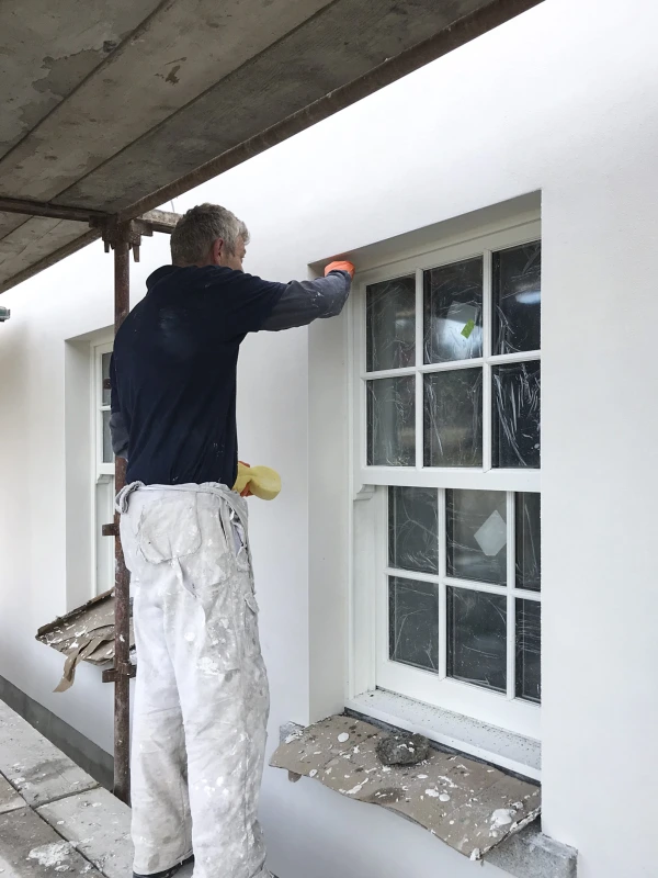 Finishing Argacem HP with trowel and sponge around window frame