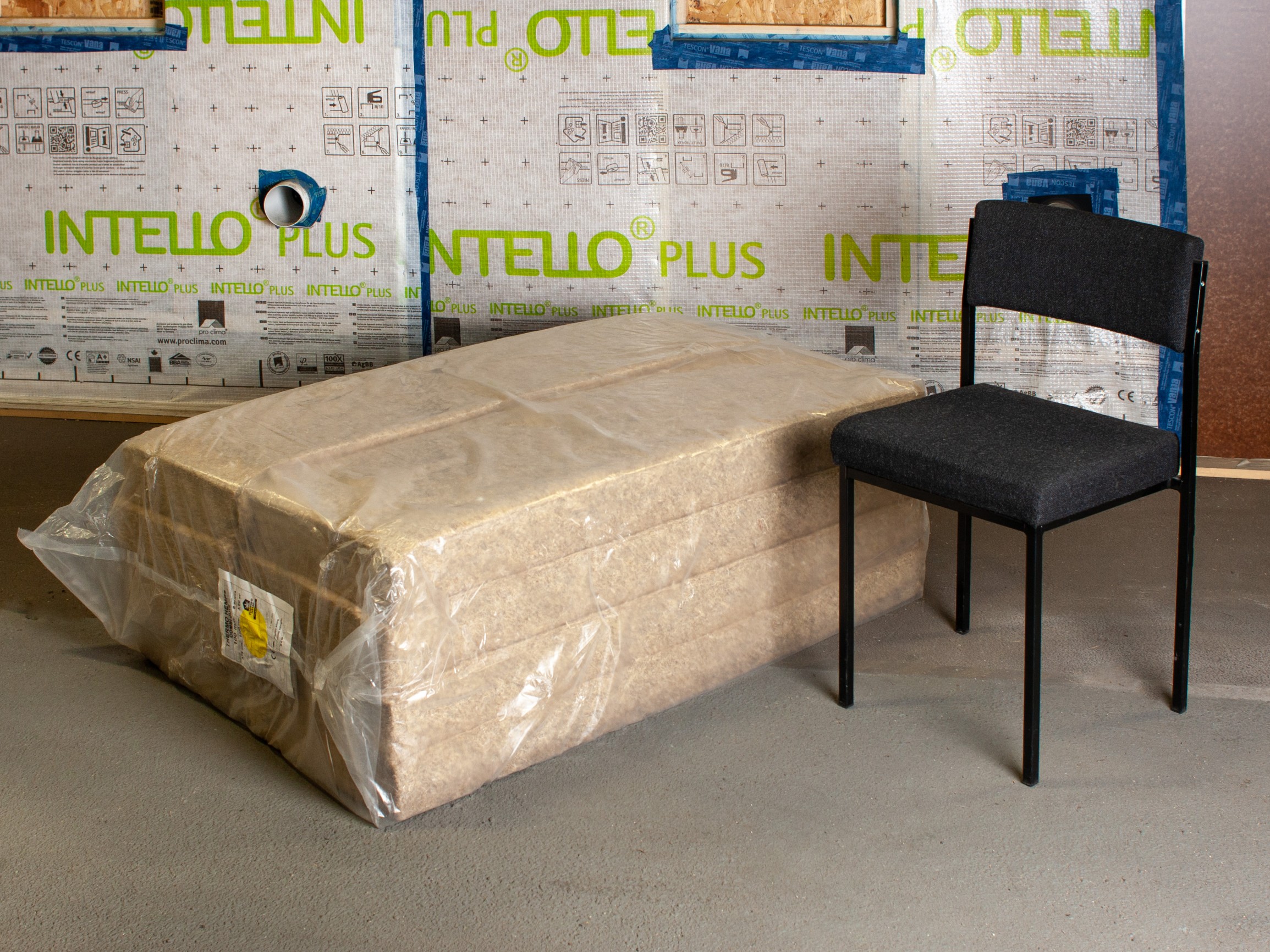 Typical size of one pack of 8 mats (100mm thick mats) 