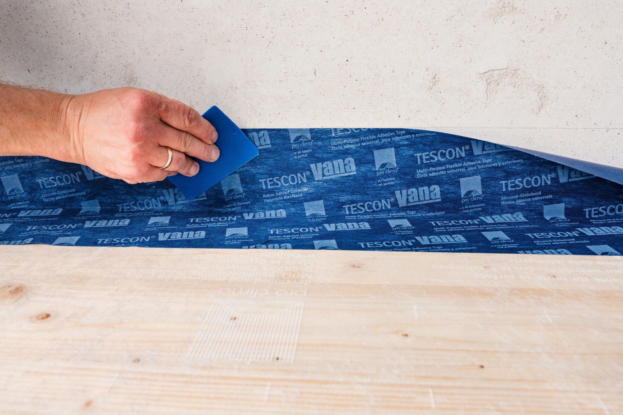 Solitex Adhero Visto being sealed with Tescon Vana tape using Pressfix