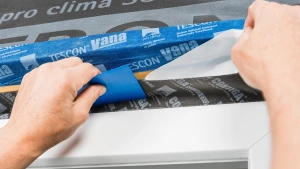 Pressing the tape firmly using a Pressfix Tool