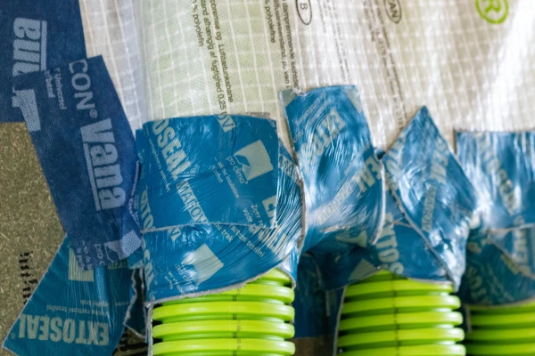 Fig. 23. Pro Clima Magov airtight pipe sealing tape used on ventilation ducting