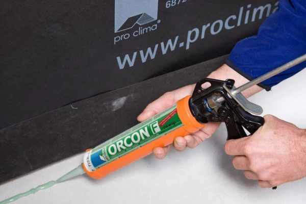 Orcon F being used to stick Fronta Humida to a concrete surface