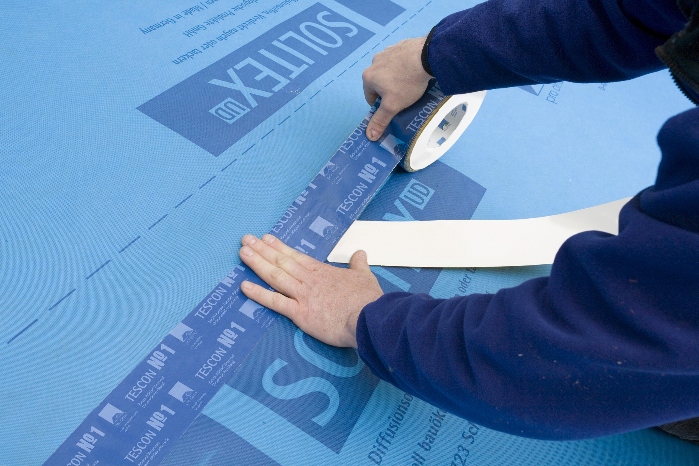 Tescon No.1 being used to seal overlaps on Solitex roof membrane