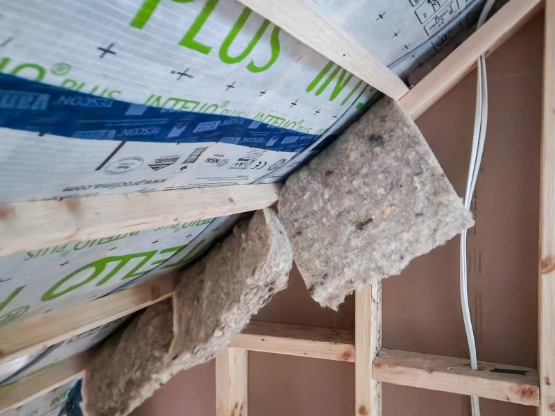 Thermafleece Cosywool sheep's wool insulation was used to insulate the service cavity.