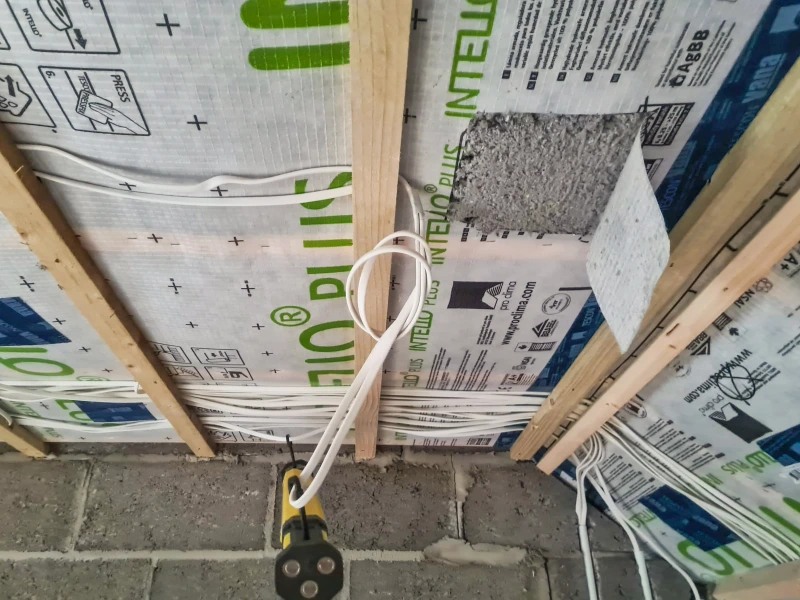 Dämmstatt Cellulose insulation, made from recycled newspaper, was used as the primary insulation.