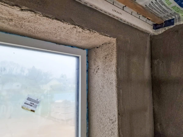 Diasen Diathonite Thermactive.037 insulating plaster around a window reveal