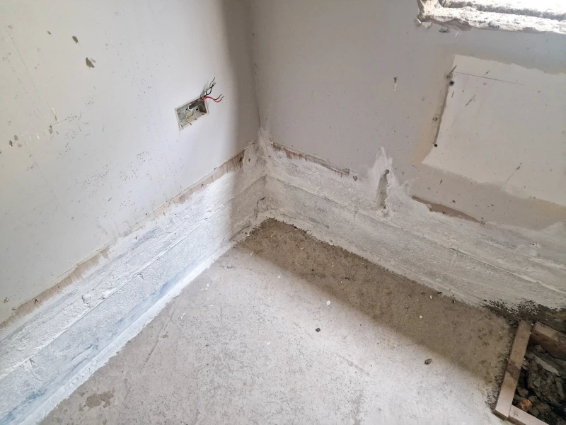 Pro Clima Aerosana Visconn Fibre airtight liquid membrane at a wall to floor junction