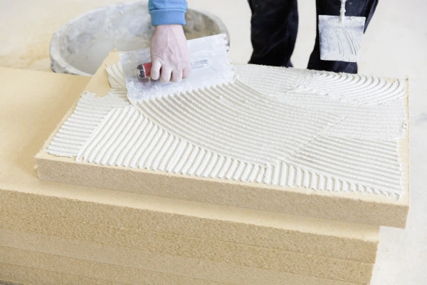 Thermoroom woodfibre boards being lathered with adhesive