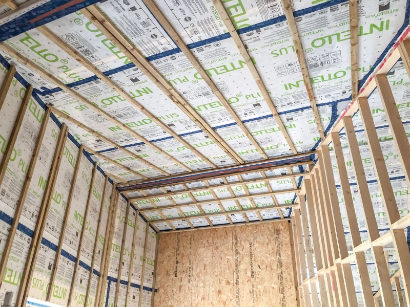 Intello Plus airtight membrane on ceiling with OSB on walls