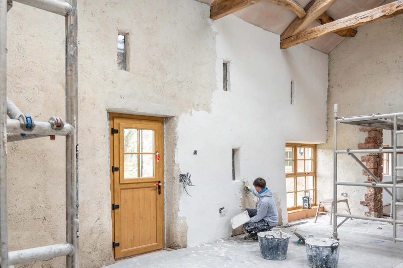 Diasen Argatherm finishing plaster being plastered over an undercoat of Diathonite Thermactive
