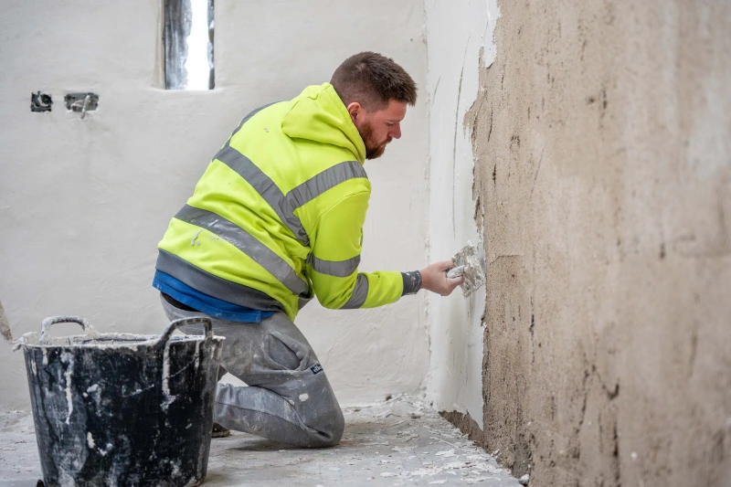 Diasen Argatherm finishing plaster being plastered over an undercoat of Diathonite Thermactive