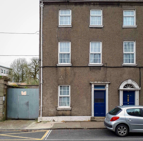 Elevation of period townhouse before renovation