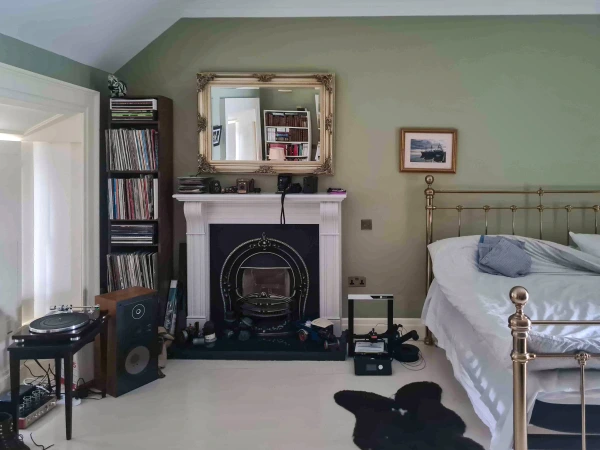 Finished bedroom with painted walls after thermal plaster has cured