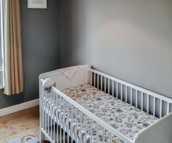 Why is it important to use a natural paint in a kid's bedroom?